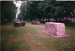 Erratischer Block M-17, Hornschuchprommenade Fürth, 1992Schlacke aus der Müllverbrennung, Donaukalk, Blei; 290 x 95 x 120 cm
