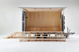 Year-2020 – Instant Housing Lab, WBF 170/400
Maße: 542 x 174 x 285 cm, Stahlrahmen verzinkt, Aluminiumblech, verschiedene Hölzer, Zul. Gesamtgewicht 2700 kg
